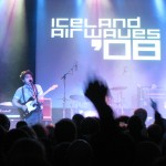 Söngvari Young Knives í góðri sveiflu